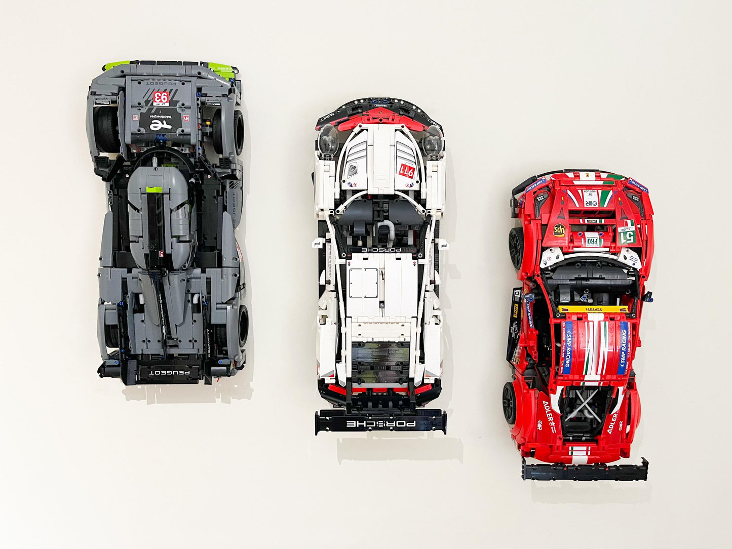 Wall Mount Bracket compatible with LEGO® Technic Porsche 911 RSR (set 42096) - 3Dudes & Dad