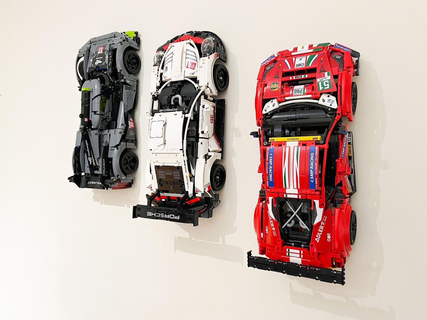 Wall Mount Bracket compatible with LEGO® Technic Porsche 911 RSR (set 42096) - 3Dudes & Dad