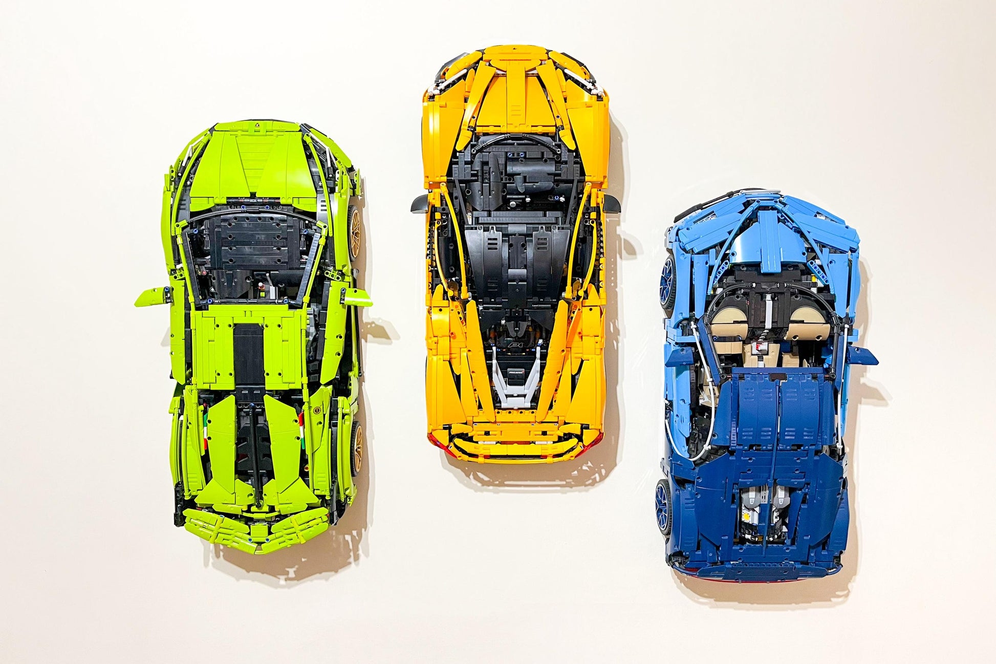 Wall Mount Bracket compatible with LEGO® Technic McLaren P1 (set 42172) - 3Dudes & Dad